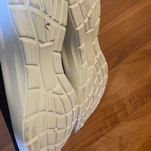 Shoes - Picture 3 of 4